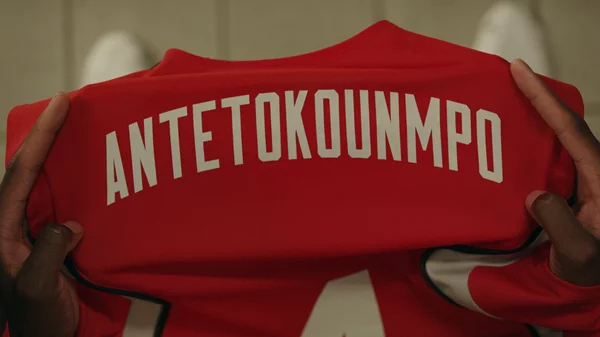 Δείτε το πρώτο τρέιλερ της ταινίας του Disney+ για τον Γιάννη Αντετοκούνμπο