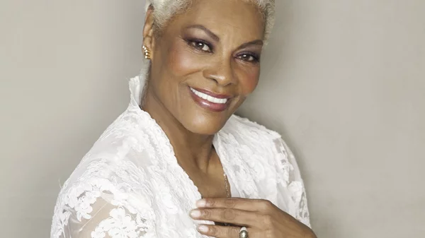 Dionne Warwick: "Με ευχαριστεί που με χαρακτηρίζουν αφιλτράριστη"