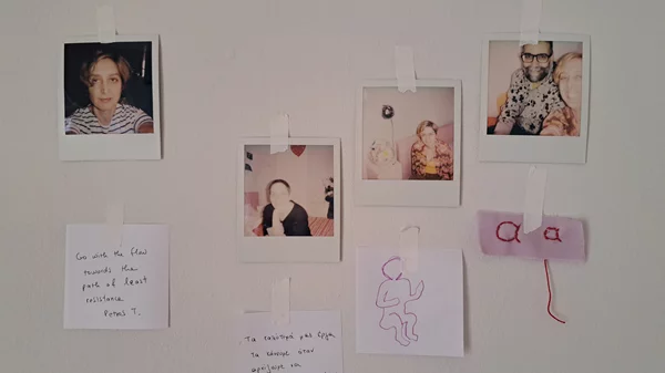 Η Αναστασία Καβαδά βρήκε στην τέχνη και στο "ΛΑΛΑ" τα εργαλεία για να αναστοχαστεί και να μοιραστεί το τραύμα της α-γονιμότητας και της εξωσωματικής