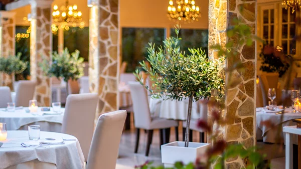 S. Pellegrino και Acqua Panna: Μας υποδέχονται στο "Rose Garden"