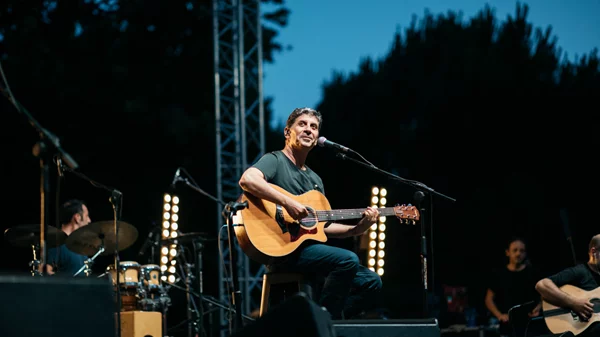 Ο Σωκράτης Μάλαμας έρχεται στο Κατράκειο Θέατρο Νίκαιας