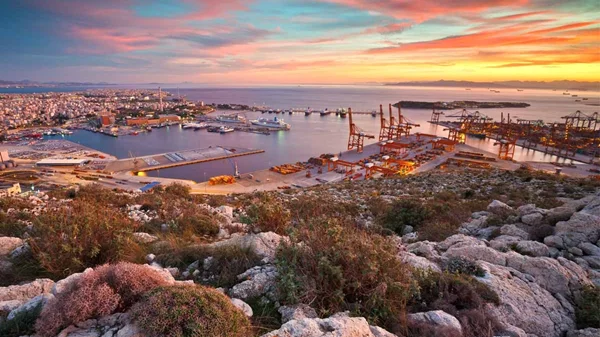 Για πρώτη φορά, οι αλάνες του Πειραιά ζωντανεύουν ξανά