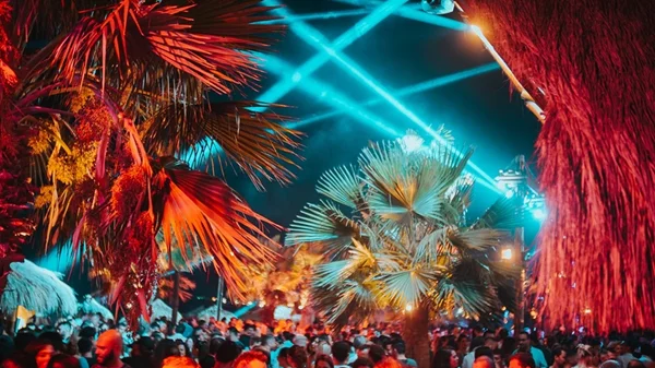 Οι Fideles "φέρνουν" το καλοκαίρι στο "Bolivar"