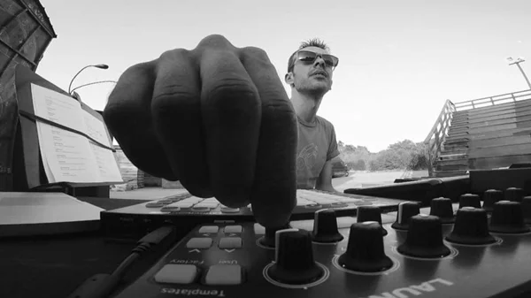 Η DTP Events παρουσιάζει το έργο του Stefan Torto feat. Blue Jays & the HeadQuarters Project στο "Gazarte"