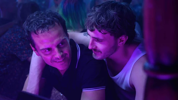 Το "Άγνωστοι μεταξύ μας" έρχεται αυτόν τον μήνα στο Disney+