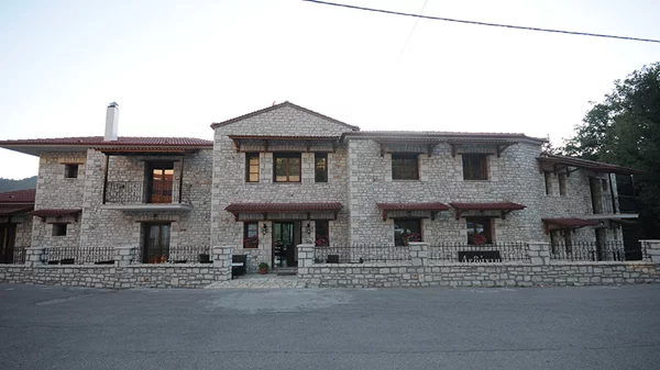 Ανοιξιάτικοι ξενώνες μέχρι € 50