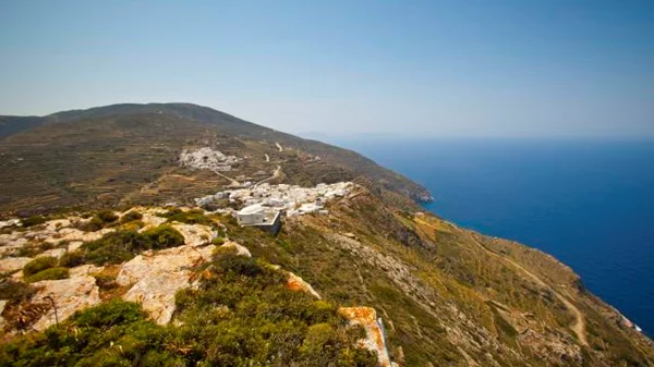 Σίκινος: ένα μικρό νησί που ξέρει να περνάει καλά