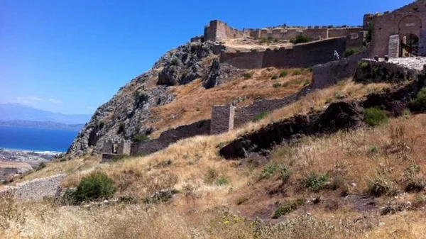 Μονοήμερη με τα παιδιά στoν Ακροκόρινθο