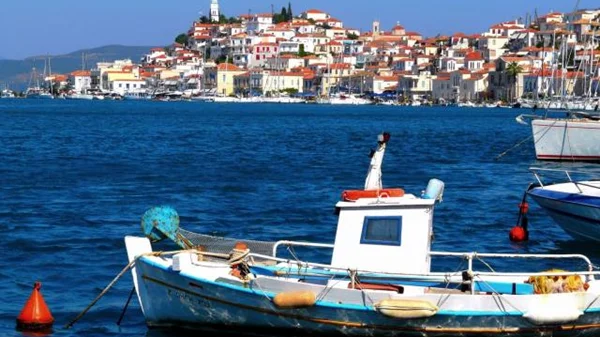 Πρώτα μπάνια στον Πόρο