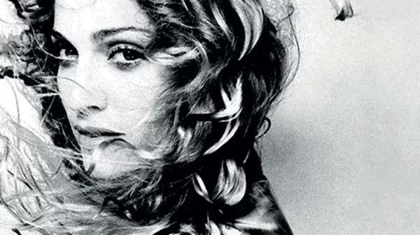 Σαν σήμερα (21/10) κυκλοφορεί το αμφιλεγόμενο βιβλίο "SEX" της Madonna