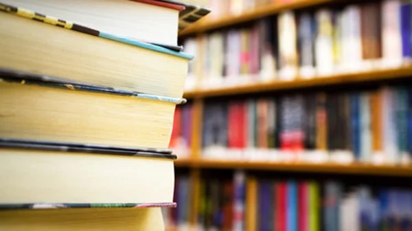 Bazaar των εκδόσεων Άγρα στη Δημοτική Αγορά Κυψέλης