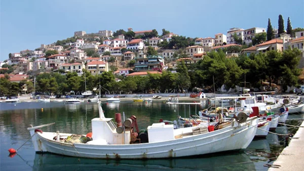 Παράλιο Άστρος: το «νησί» της Πελοποννήσου