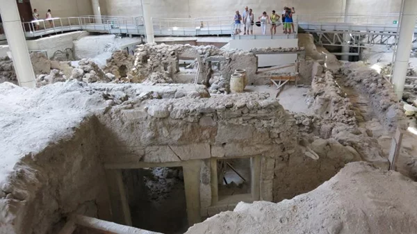 Λίνα Μενδώνη: "Για αρχαιολογικούς χώρους υψίστης αξίας οι πολιτιστικές υποδομές οφείλουν να είναι άριστες"