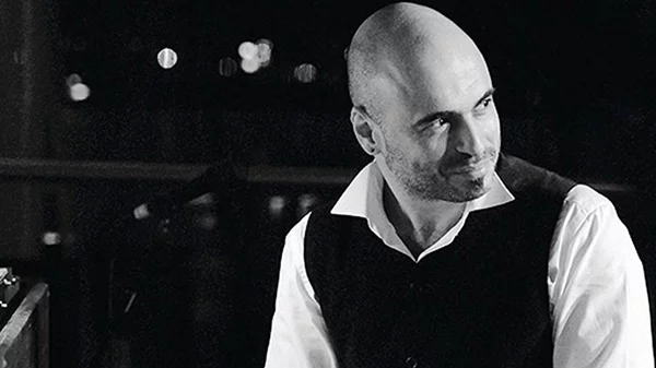 "Η μουσική που κάνει τη σιωπή και κλαίει": έρχεται στο Δημοτικό θέατρο Πειραιά