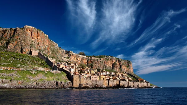 Αυτές είναι οι ωραιότερες διαδρομές με αυτοκίνητο στην Πελοπόννησο για καλοκαιρινά drives