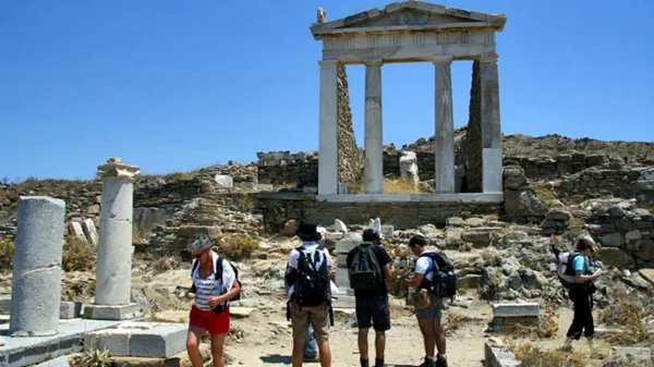 Βγάζοντας τη Δήλο ξανά στο φως 