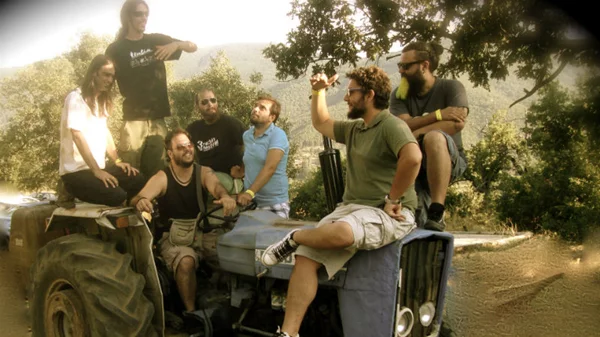 Οι BAiLdSA προκαλούν... λιποθυμία από το χορό!