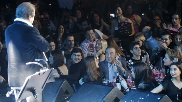 Ο Τόλης Βοσκόπουλος διασκέδασε στην «Ιερά Οδό»