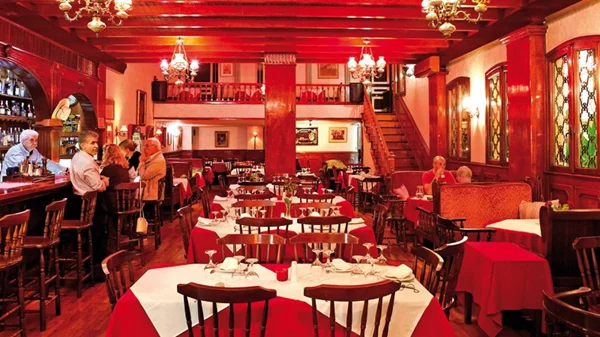 Ο Giovanni στο «Saloon»