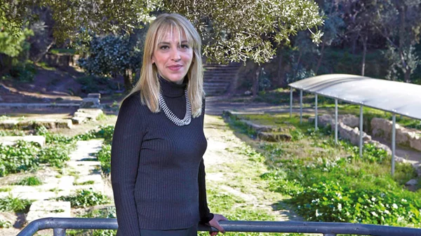 Ρένα Δούρου: η πολιτική είναι αισθητική 