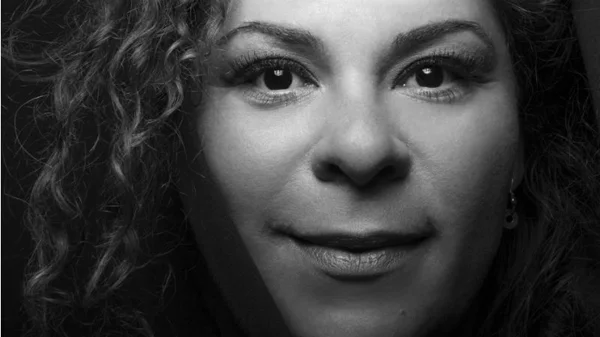 Ματούλα Ζαμάνη: Φουλ ρεαλιτέ και Κλάιβ Μπάρκερ μαζί