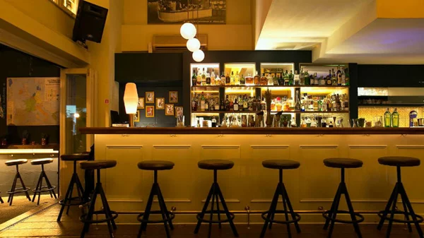 «Μπλε Παπαγάλος», με ανάμνηση Casablanca 