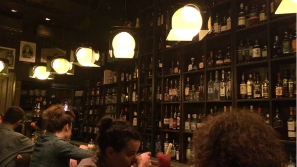 Αμπάριζα, το καθαρόαιμο low profile του κέντρου  