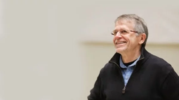 O συγγραφέας του ντετέκτιβ Κλουζ έρχεται στην Ελλάδα 