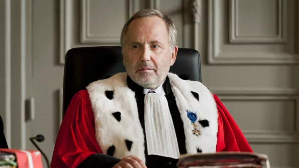 Φαμπρίς Λουκινί: «Μου αρέσουν οι γυναίκες, τα λεφτά και καλή ζωή… Γι’ αυτό είμαι δεξιός»