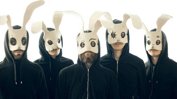 Sleep Party People: Η pop πίσω απ’ τις μάσκες