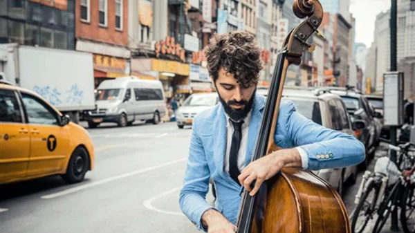 Πέτρος Κλαμπάνης: Τζαζική ιδιαιτερότητα