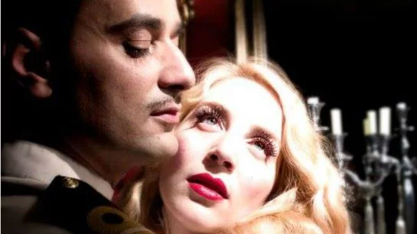 Hendrick’s Gin: Η ασυνήθιστη επιστροφή σε μια άλλη εποχή