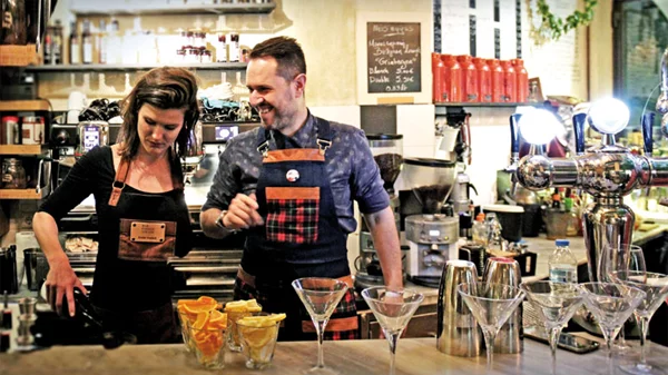 Λάρισα-Παρίσι τα ήπιαν αγκαζέ