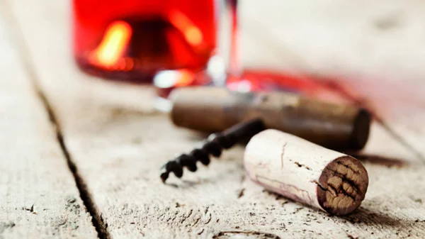 Το σύνθημα είναι «Drink Pink!» 