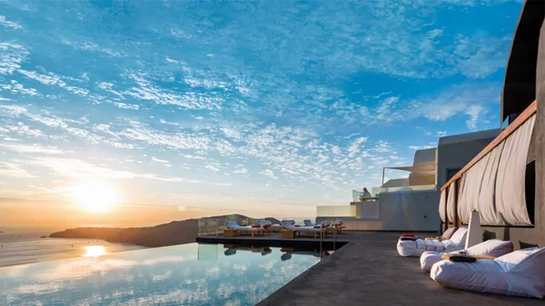 Σαντορίνη: καλοκαίρι καυτό σαν λάβα