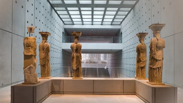 Είστε για έναν βραδινό περίπατο στο Μουσείο της Ακρόπολης; 