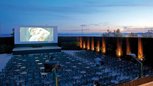 Θερινά σινεμά: Κέντρο Vs κύμα