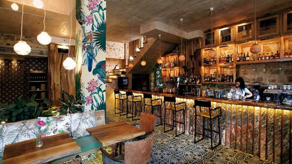 Zambri: H... αποικία  της Κηφισιάς!