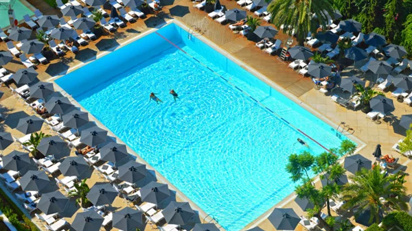 Δροσιστικές βουτιές σε 10 πισίνες της Αθήνας 