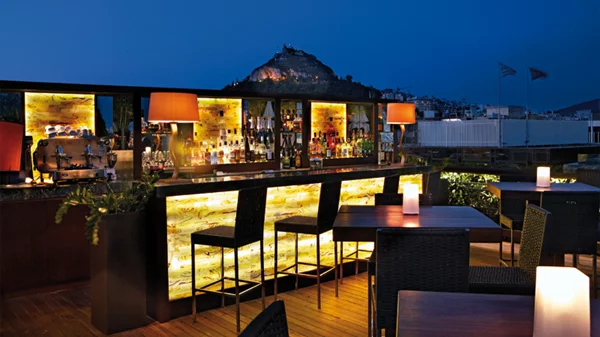 Οι πιο όμορφες ταράτσες ξενοδοχείων για ποτό