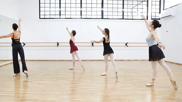 Θοδωρής Πανάς/ Σχολή Χορού Αθηνών: Έτοιμοι για summer dancing;