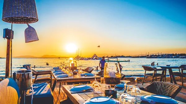 Balux Cafe: The House Project: Το εξοχικό σου στη Γλυφάδα