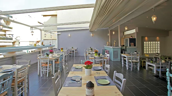 Δυόσμος: Πειραιώτικη «πεντανόστιμη» ταράτσα