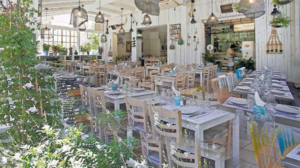 Ψαράδες: Διακοπές στη θάλασσα της Ζησιμοπούλου