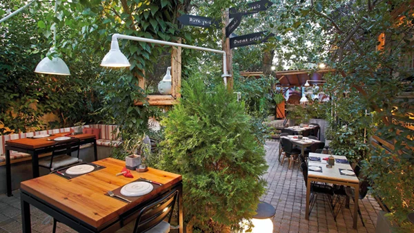 Open Air eating & drinking: 13 γωνιές με ξεχωριστή ατμόσφαιρα   