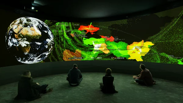 Κατερίνα Γρέγου: Μια έκθεση για το προσφυγικό, μακριά από στερεοτυπικές εικόνες πορνογραφίας. 