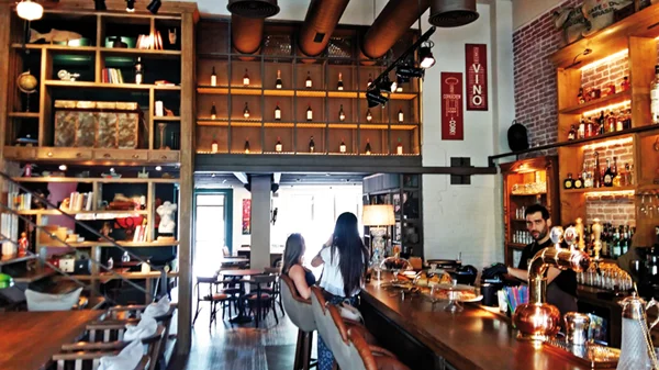 «Βaratin»: Οινόφιλο all-day