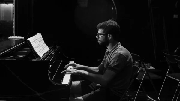 Λεόντιος και Λένα: μια opera comique