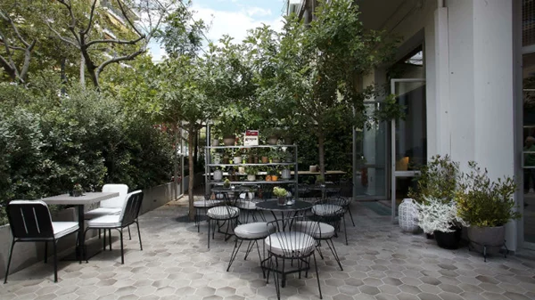 «Villa Grigio 46»: καλοκαίρι στην Αγίου Αλεξάνδρου 