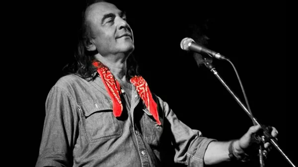 Track of the Day: "Αύγουστος" - Νίκος Παπάζογλου